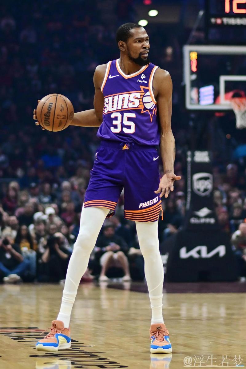 太阳记者:凯文-杜兰特可能最快下周被交易至其他球队 太阳记者:凯文-杜兰特可能最快下周被交易至其他球队